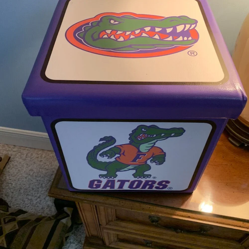 COLLEGIATE FLORIDA GATORS FOLDUP BOX.  NWT